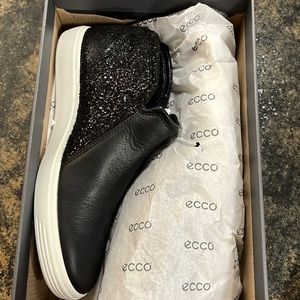 New in Box Ecco Soft 7 W (Women’s) Bootie, Sz 37, Black/Black